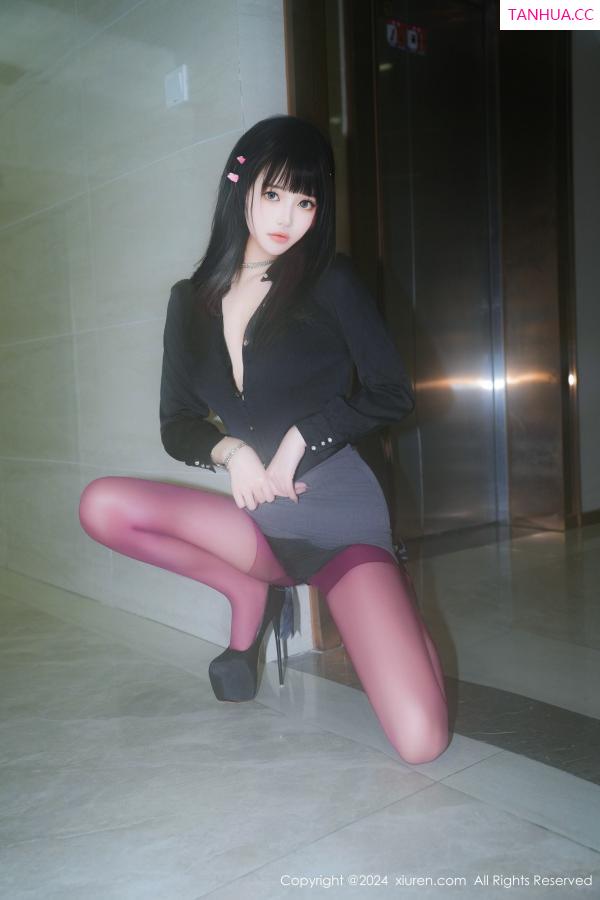   [XiuRen]高清写真图 2024.09.11 No.9142 小兔纯纯 丝袜美腿第8张图片